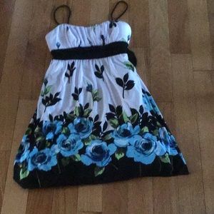 Blue green white and black smoke free home